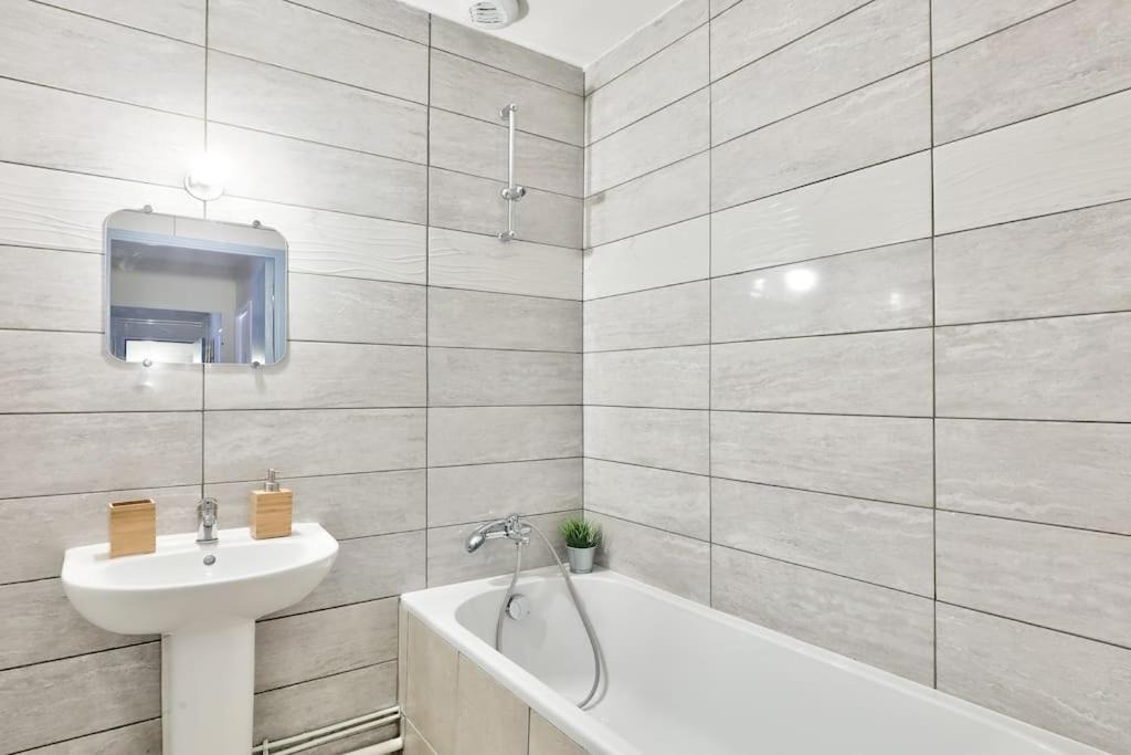 Parking Prive Gratuit - 15Mn Paris - Gare A Pied En 5Mn - Tout Equipee - Terrasse - Jardin - Stade De France - Casino D'Enghien - Hippodrome, Universite Epinay-sur-Seine Bagian luar foto