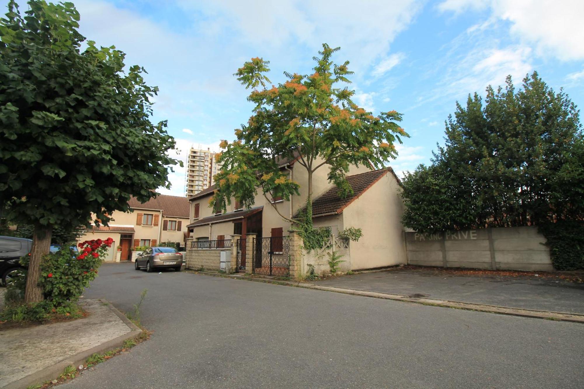 Parking Prive Gratuit - 15Mn Paris - Gare A Pied En 5Mn - Tout Equipee - Terrasse - Jardin - Stade De France - Casino D'Enghien - Hippodrome, Universite Epinay-sur-Seine Bagian luar foto